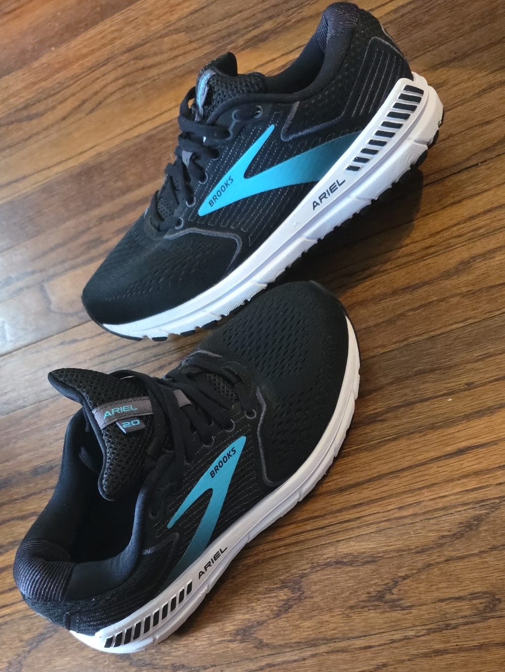 Brooks Ariel 20 WoMen's Running Shoes - Black with Blue Accent